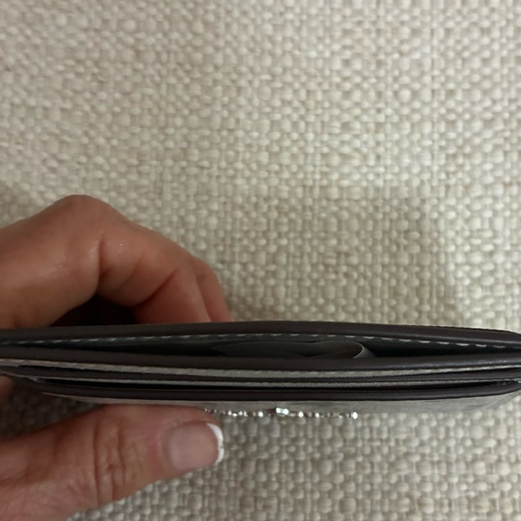 Kate Spade NWOT silver &Cream  Card Holder with Logo - Picture 3 of 13